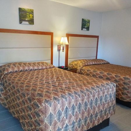 Maple Leaf Motel New Milford Dış mekan fotoğraf