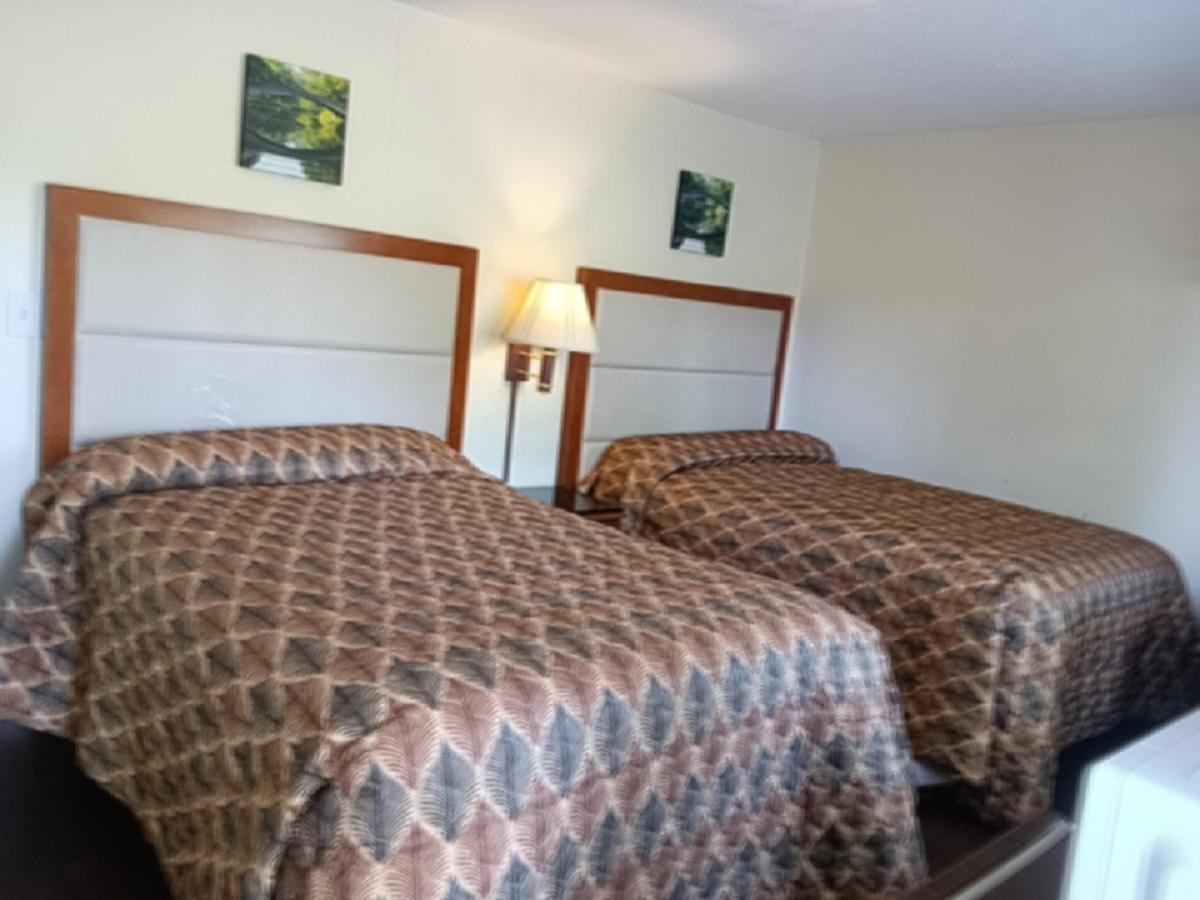 Maple Leaf Motel New Milford Dış mekan fotoğraf