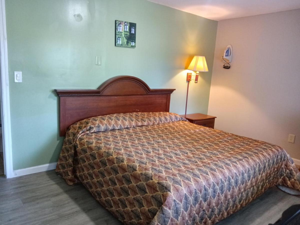 Maple Leaf Motel New Milford Dış mekan fotoğraf