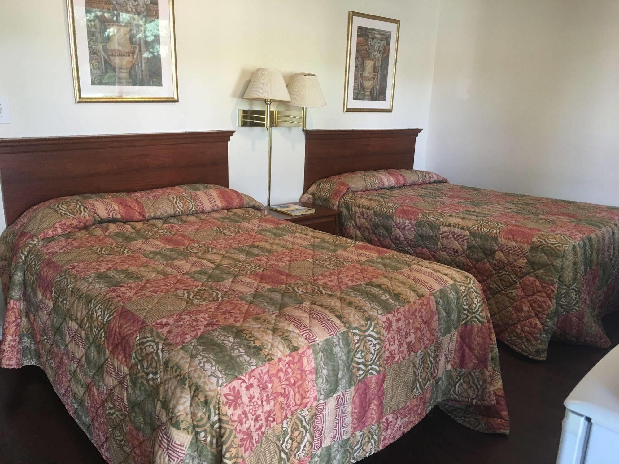 Maple Leaf Motel New Milford Dış mekan fotoğraf