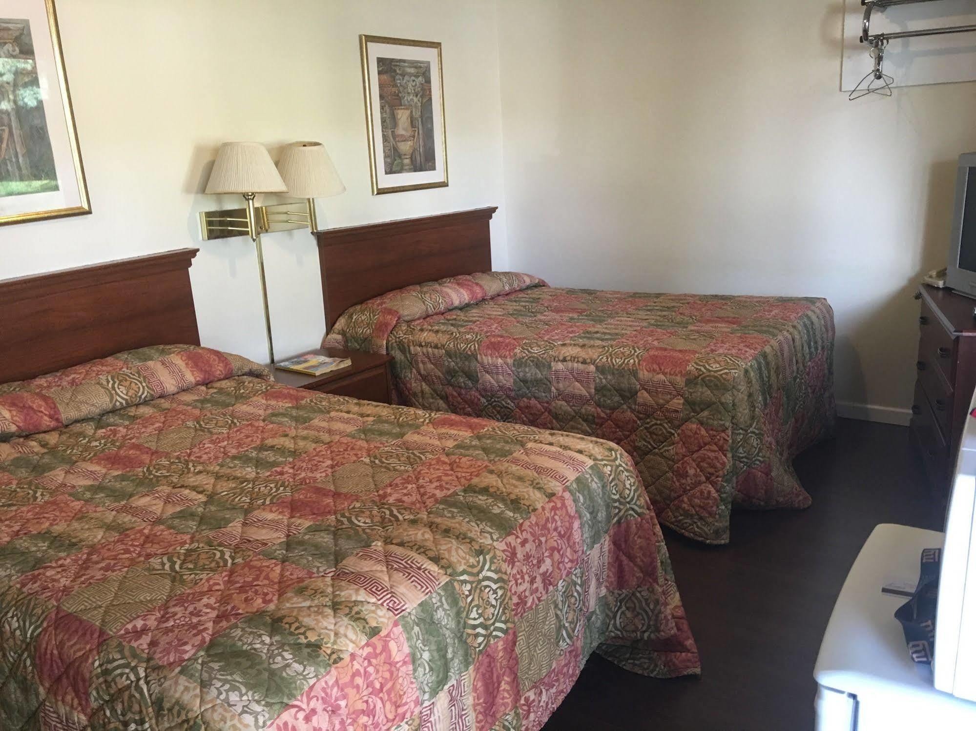 Maple Leaf Motel New Milford Dış mekan fotoğraf